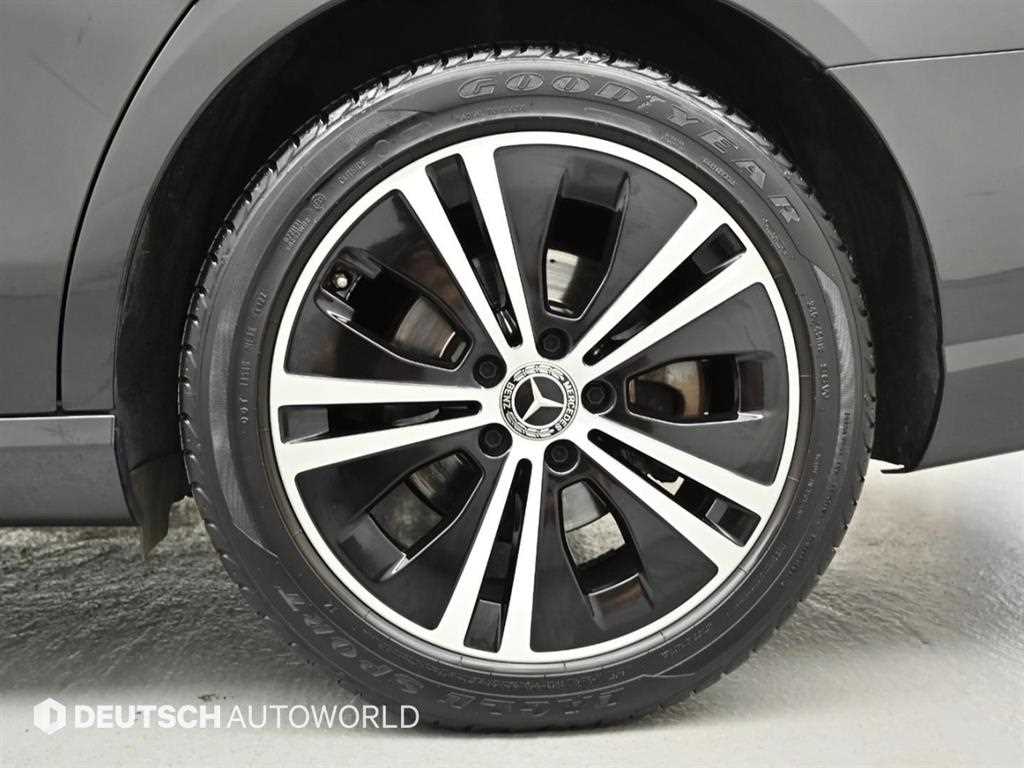 Mercedes-Benz E-Class — photo 05