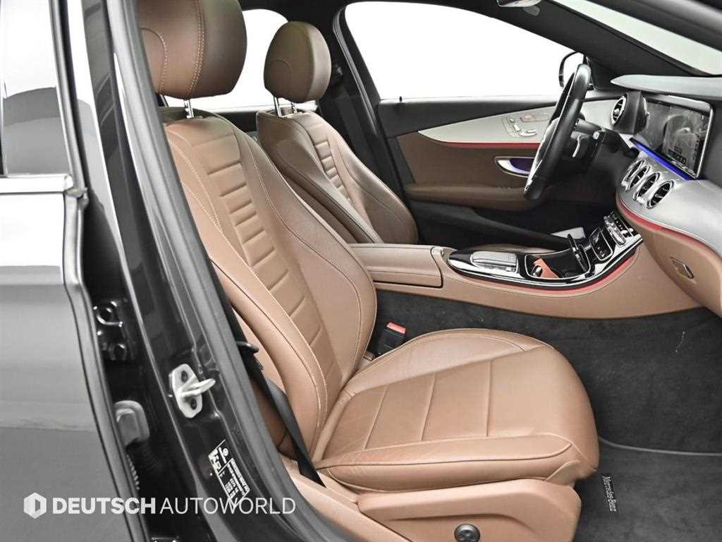 Mercedes-Benz E-Class — photo 10