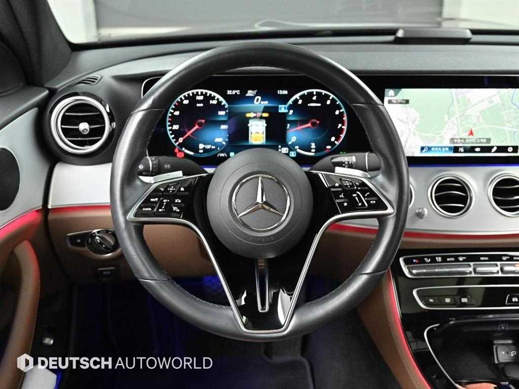 Mercedes-Benz E-Class — photo 13