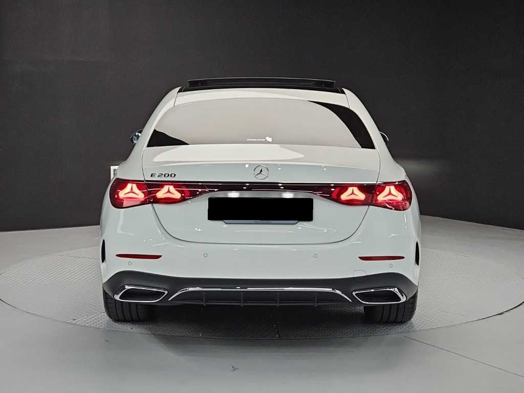 Mercedes-Benz E-Class — photo 03