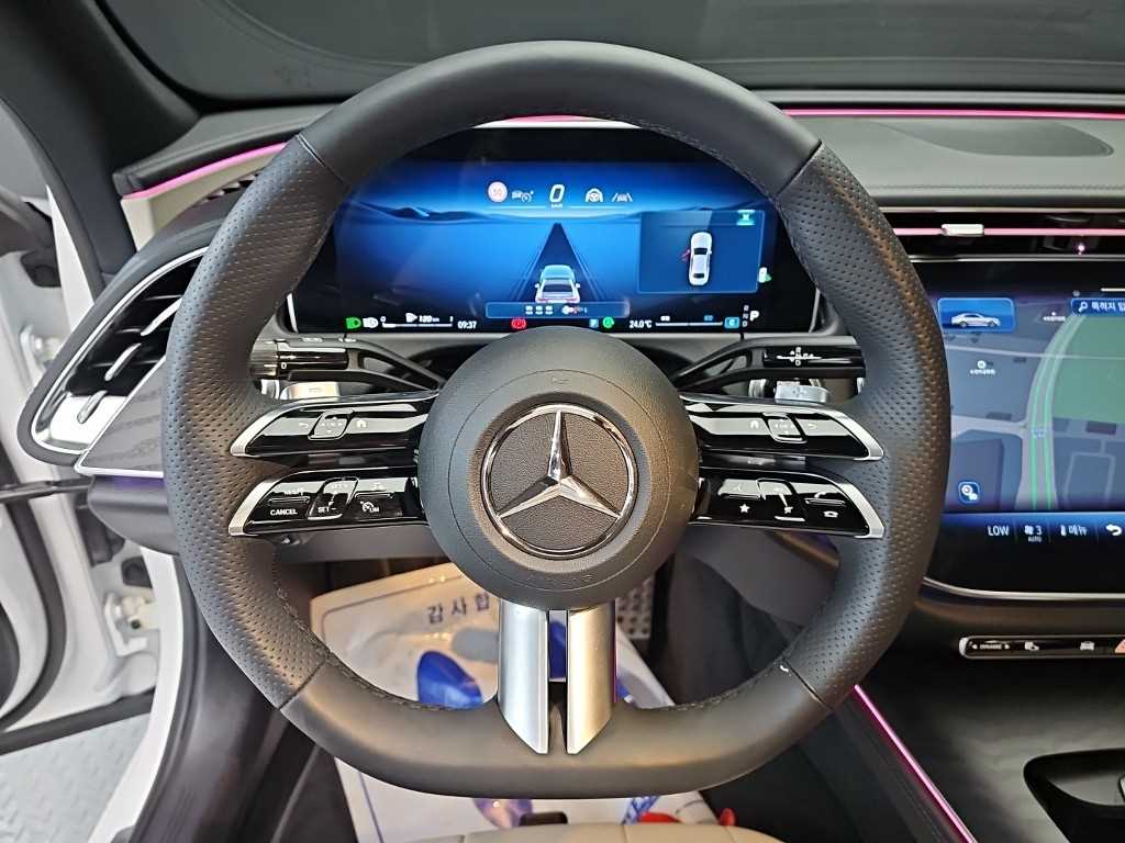 Mercedes-Benz E-Class — photo 09