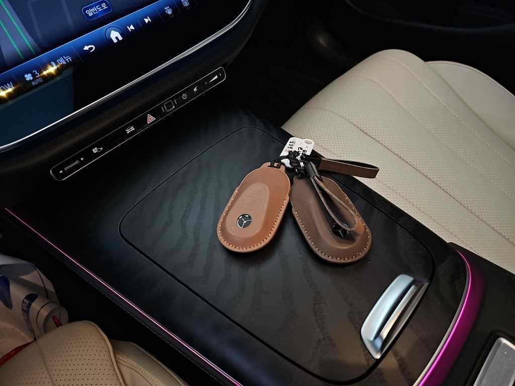 Mercedes-Benz E-Class — photo 10