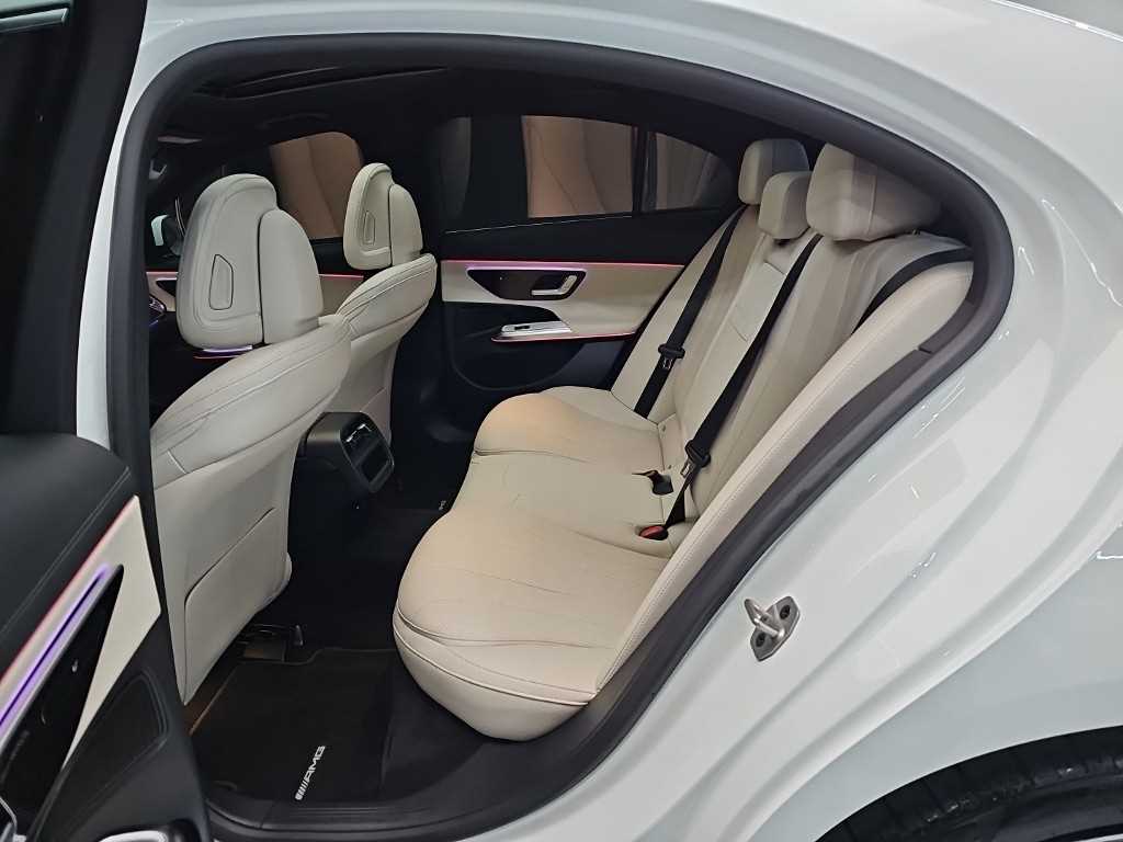 Mercedes-Benz E-Class — photo 12