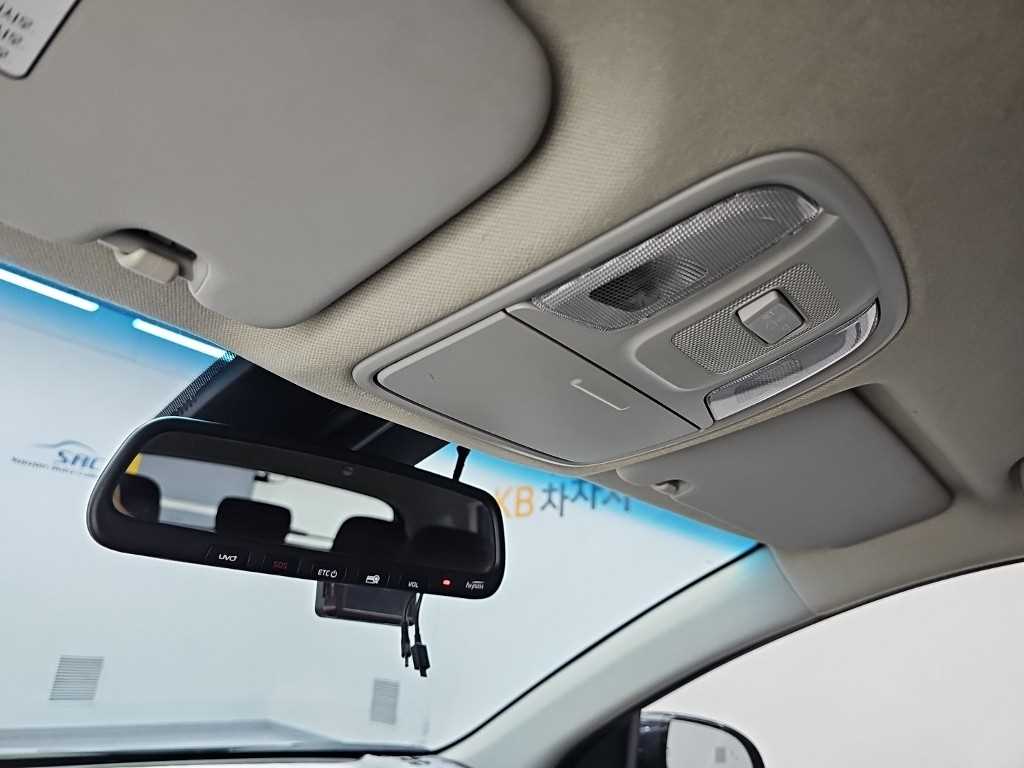 Kia Niro — photo 16