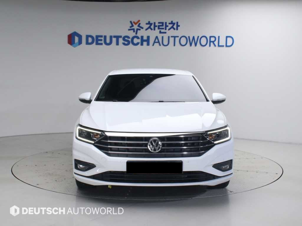 Volkswagen Jetta — photo 01