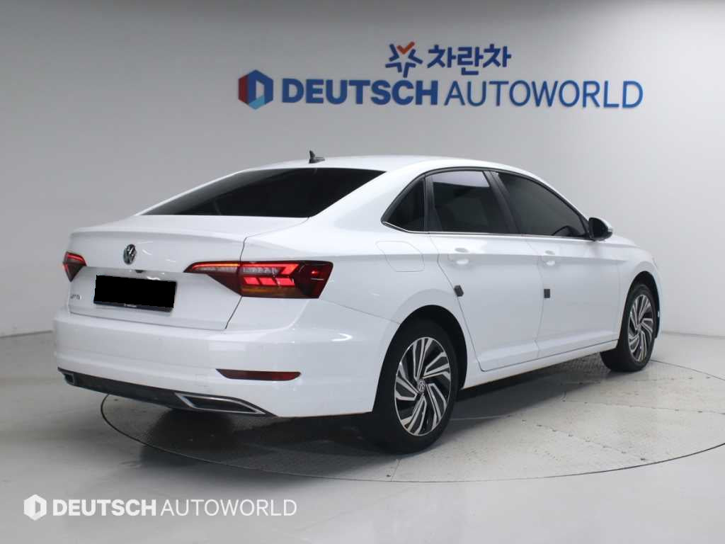 Volkswagen Jetta — photo 03