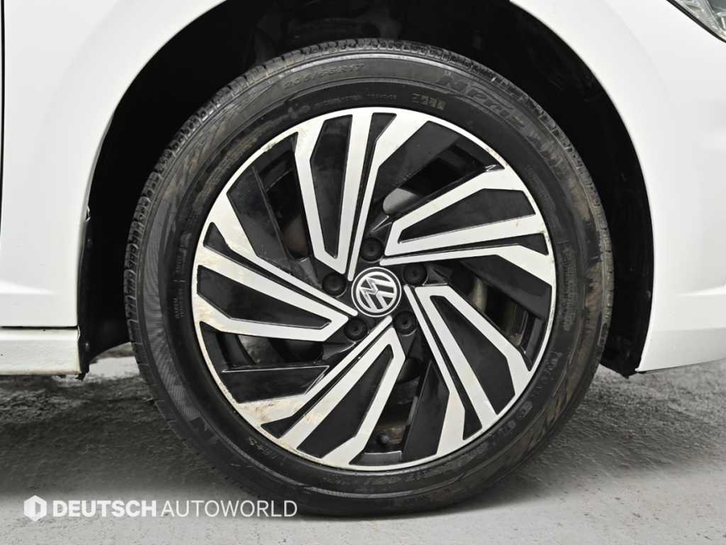 Volkswagen Jetta — photo 05