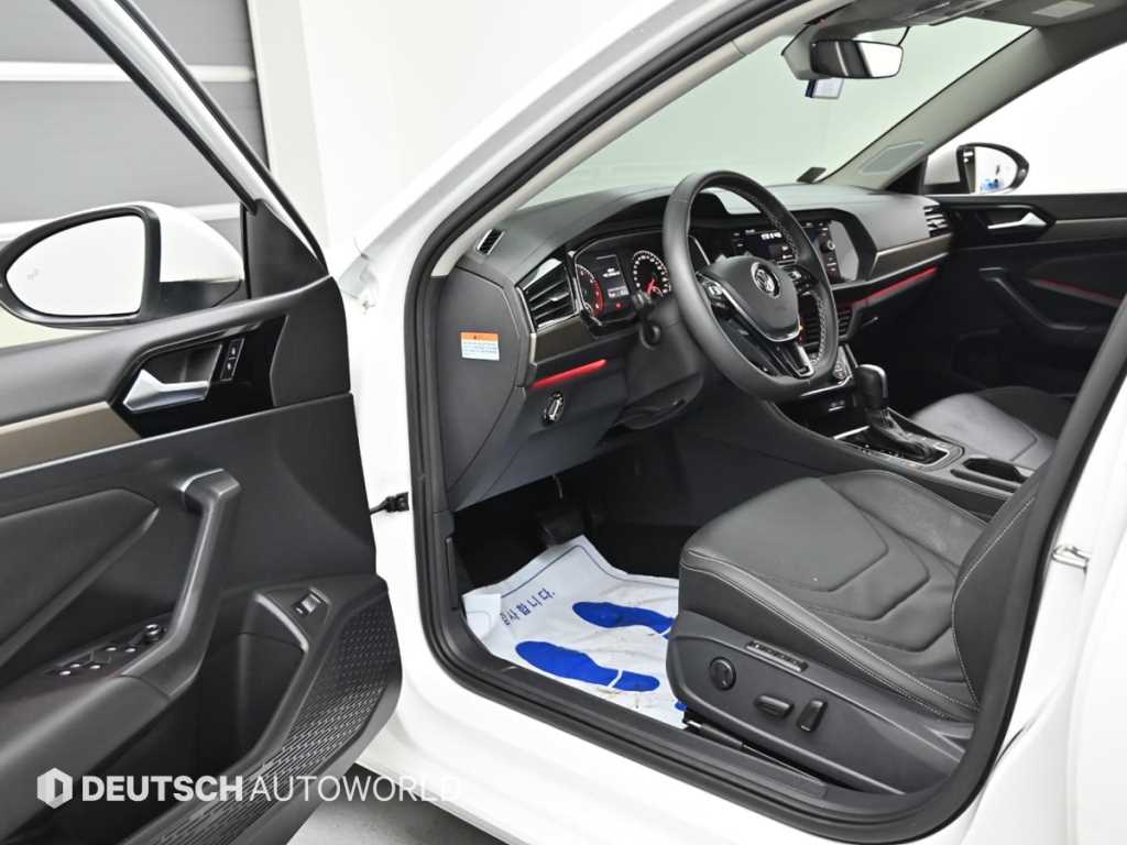 Volkswagen Jetta — photo 11