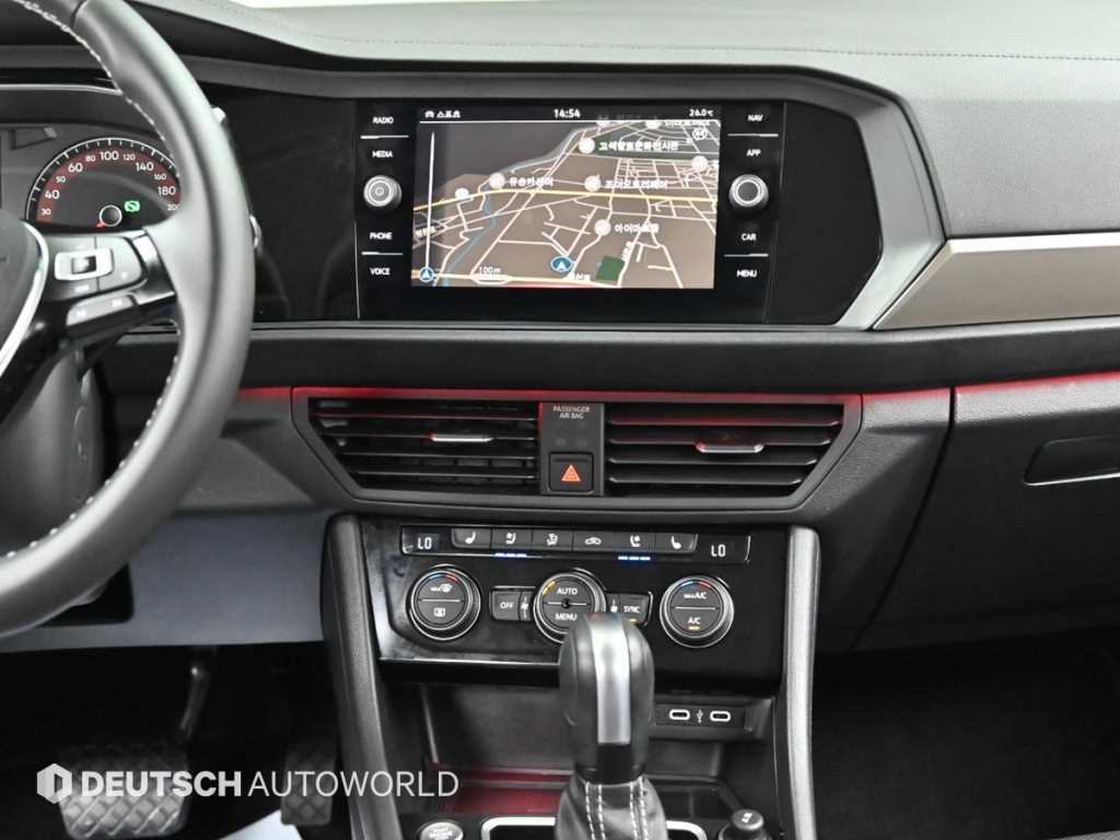 Volkswagen Jetta — photo 14