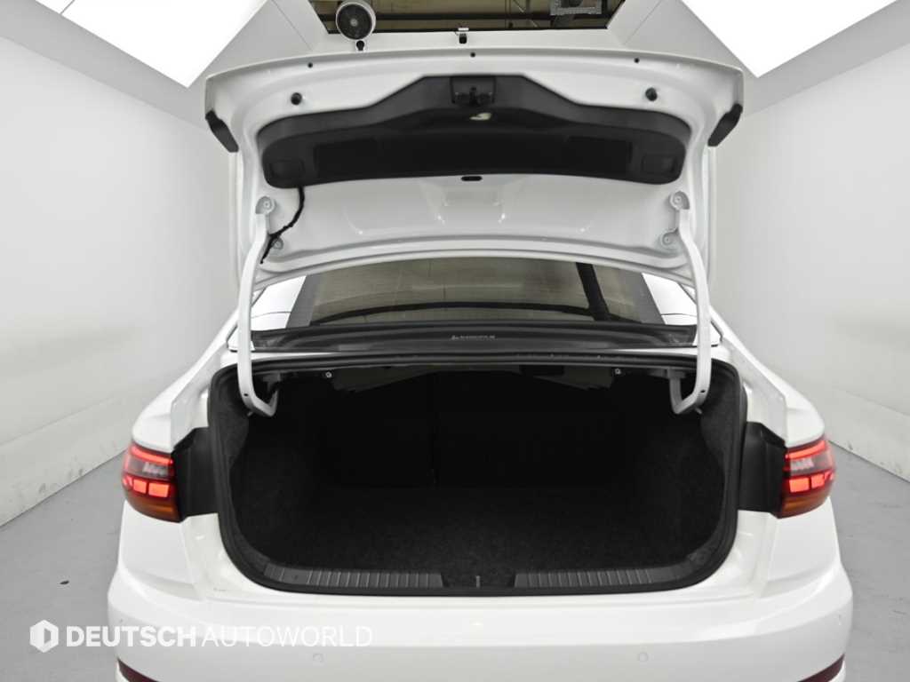 Volkswagen Jetta — photo 19