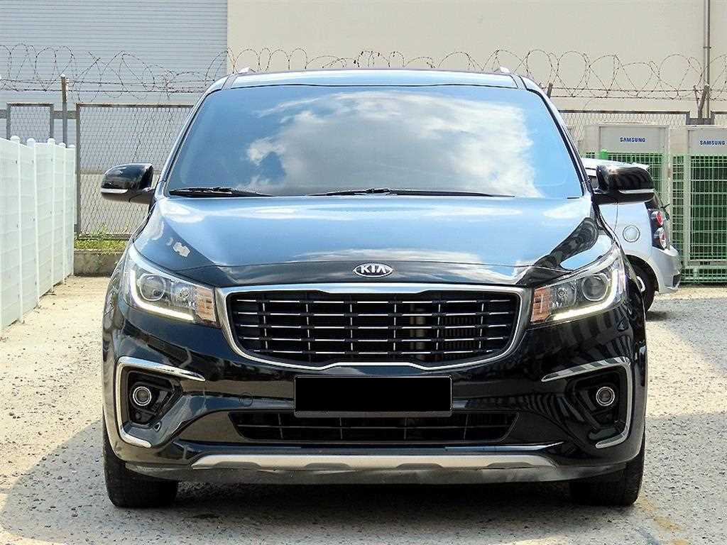 Kia Carnival — photo 01