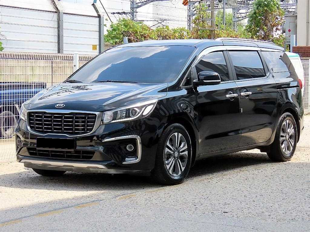 Kia Carnival — photo 02