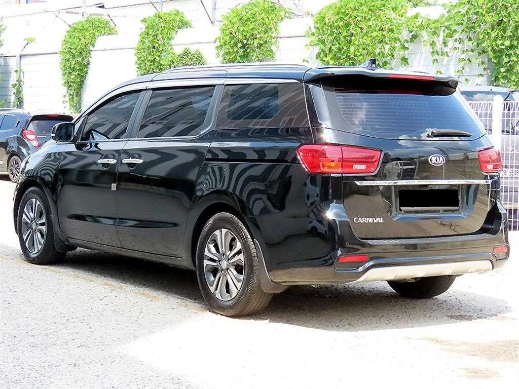 Kia Carnival — photo 03