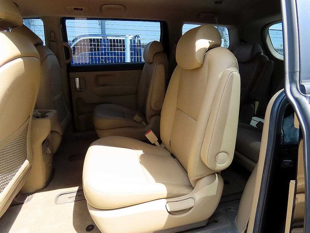 Kia Carnival — photo 06