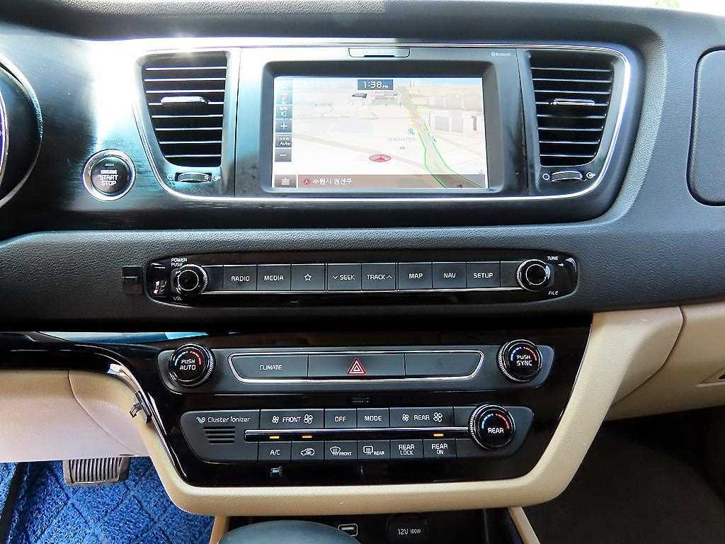 Kia Carnival — photo 14