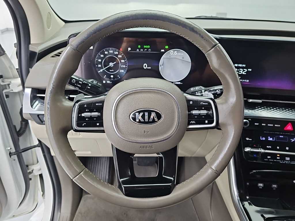 Kia Carnival — photo 09