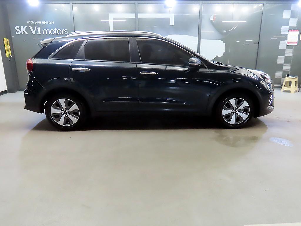 Kia Niro — photo 03