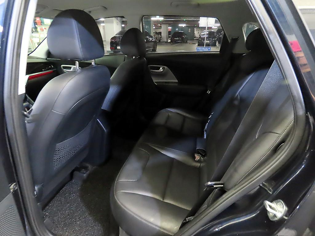 Kia Niro — photo 07