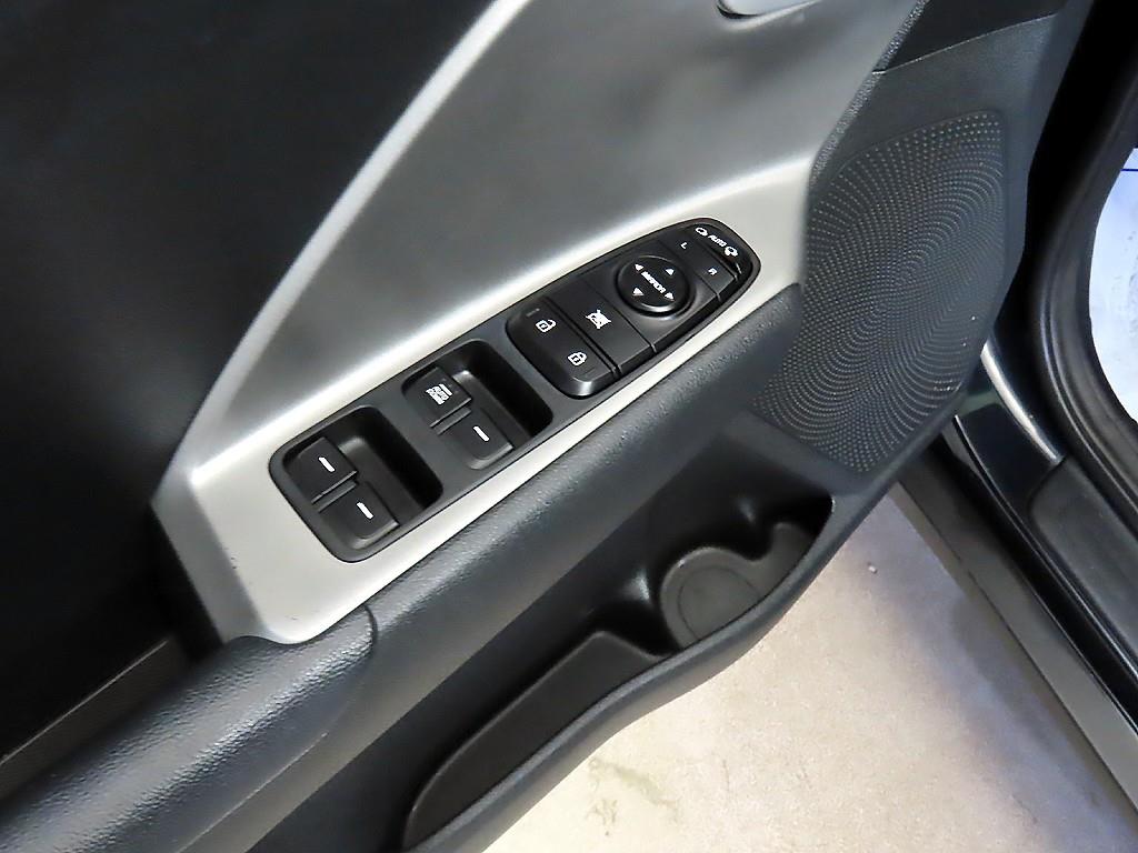 Kia Niro — photo 17