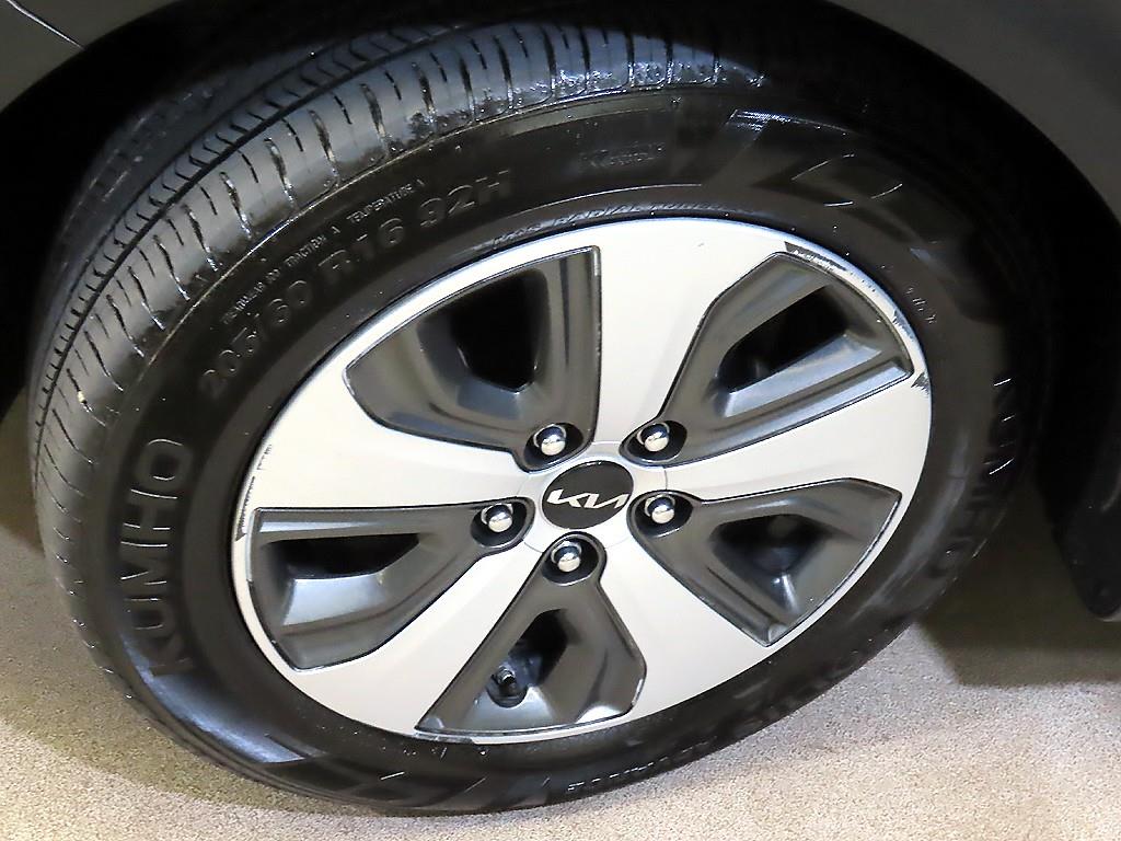 Kia Niro — photo 20