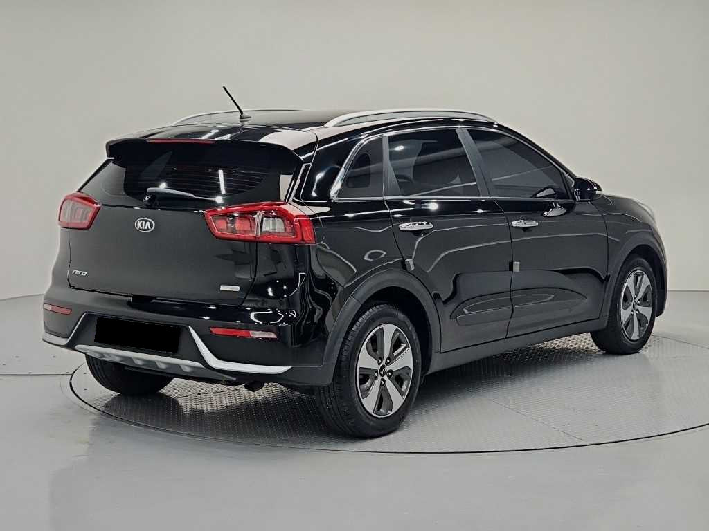 Kia Niro — photo 04