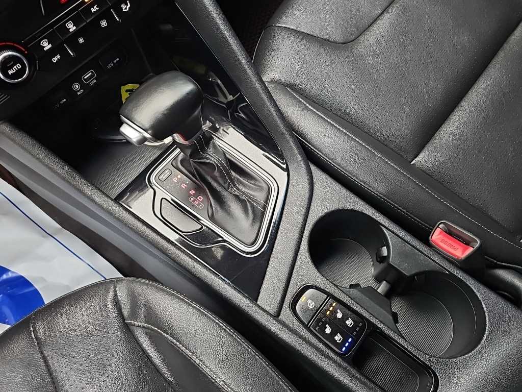 Kia Niro — photo 08