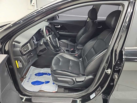 Kia Niro — photo 11