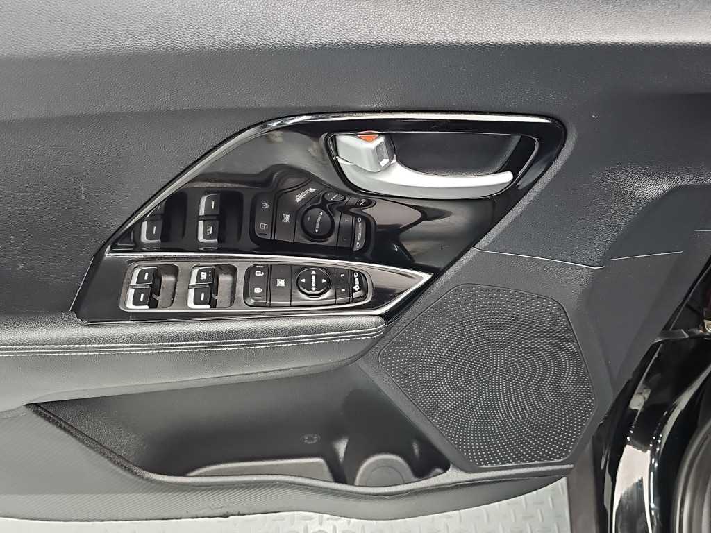 Kia Niro — photo 15