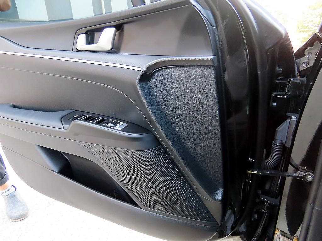 Kia K5 — photo 11
