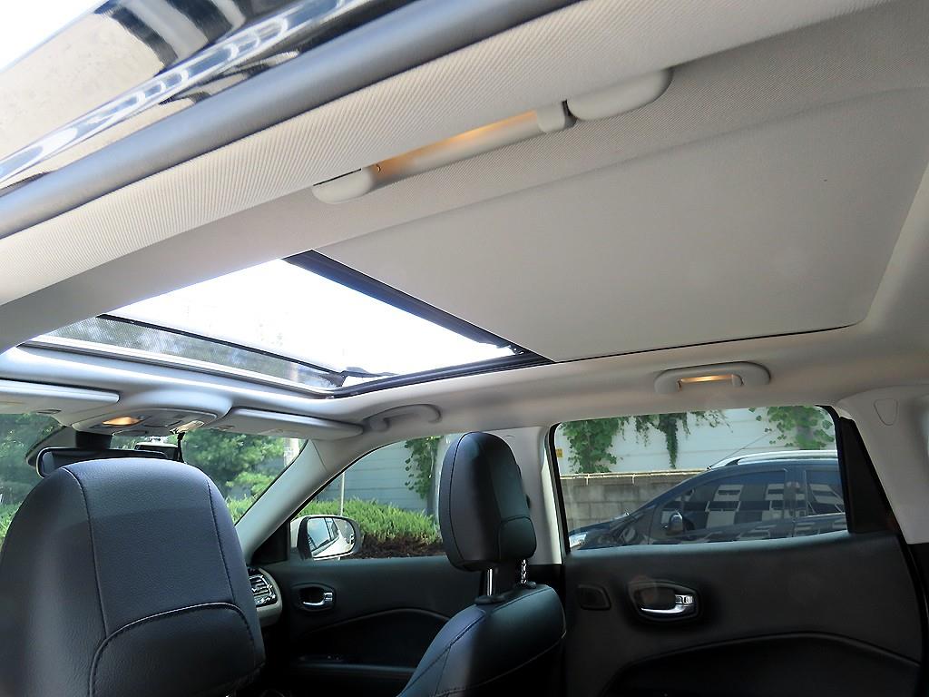Jeep Compass — photo 16