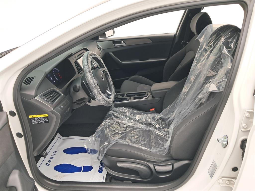 Hyundai Sonata — photo 11