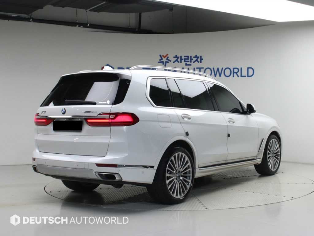 BMW X7 — photo 02
