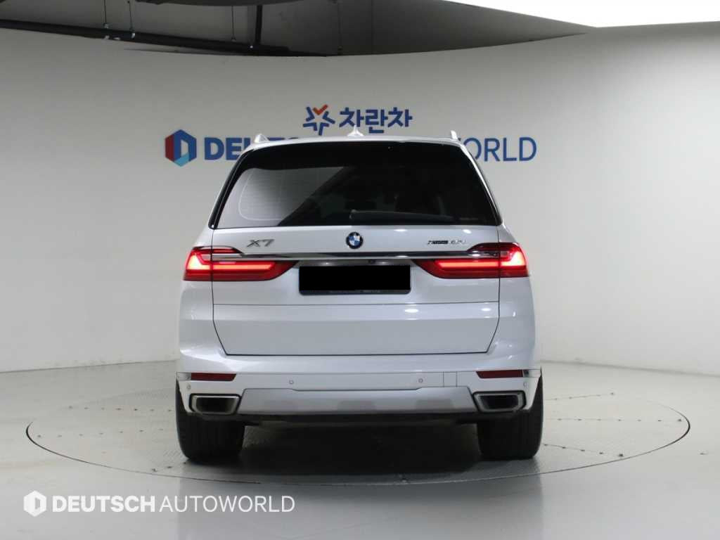 BMW X7 — photo 04