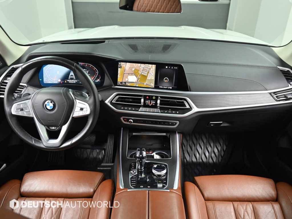 BMW X7 — photo 07