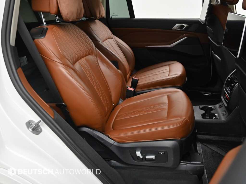 BMW X7 — photo 12