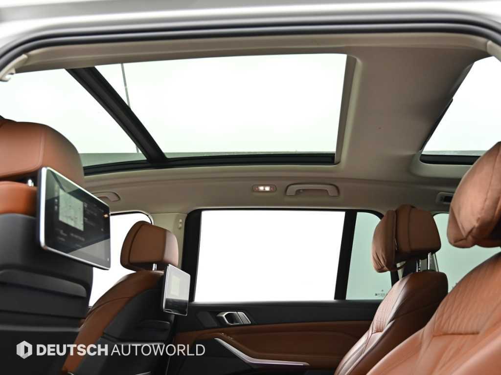 BMW X7 — photo 18