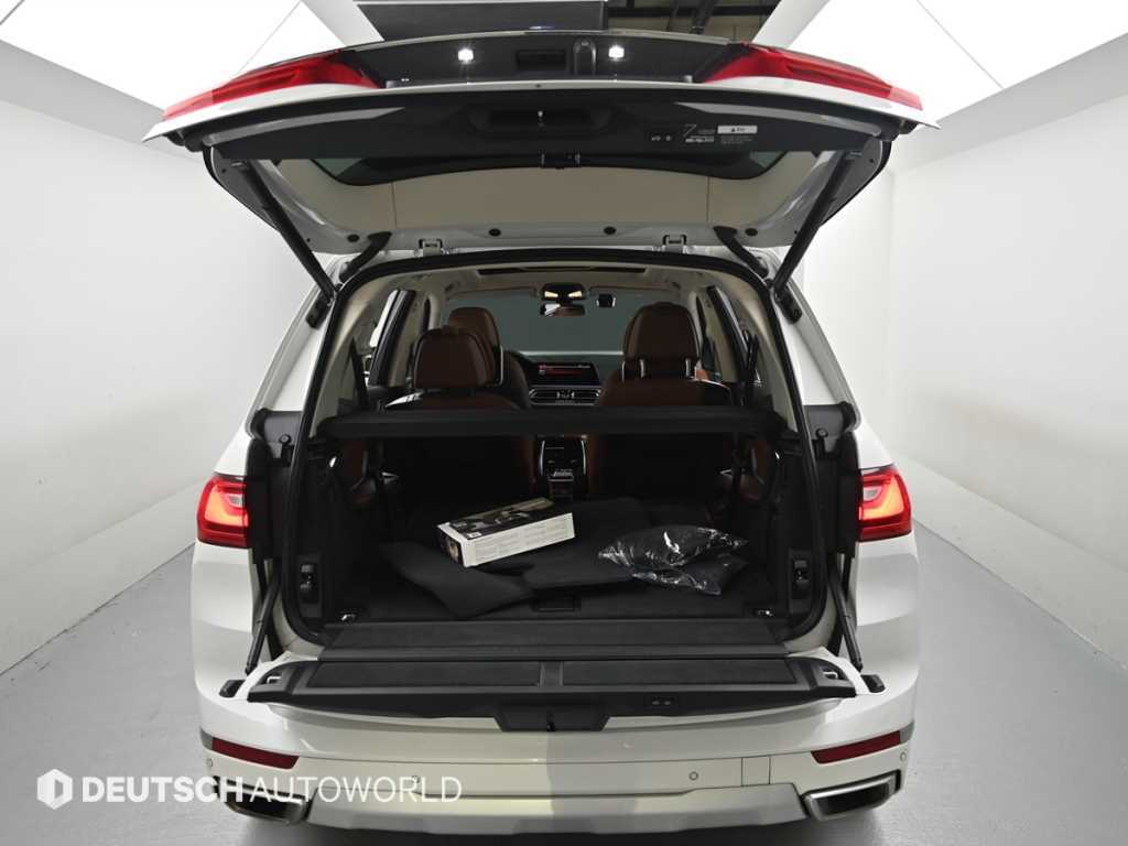 BMW X7 — photo 19