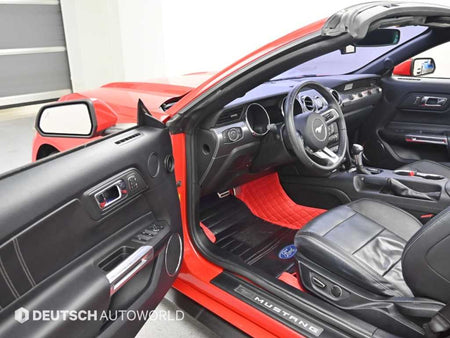 Ford Mustang — photo 11