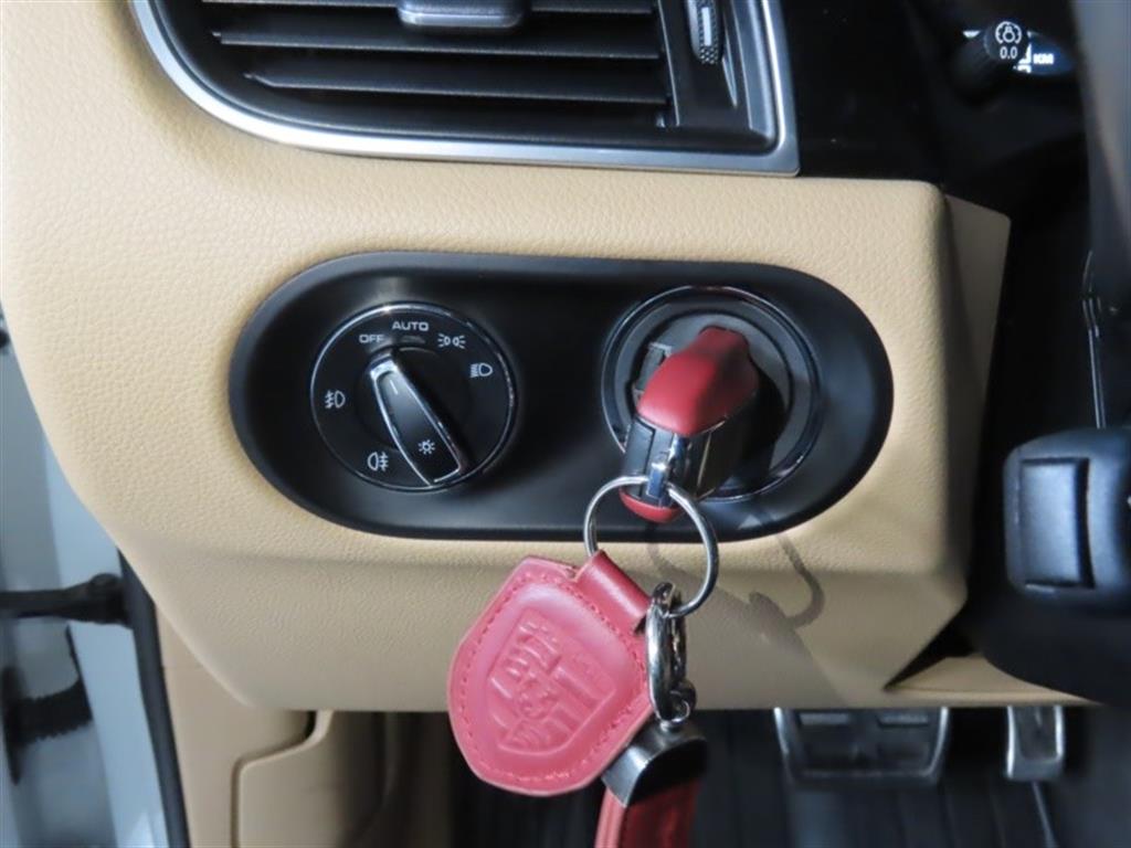 Porsche Macan — photo 11