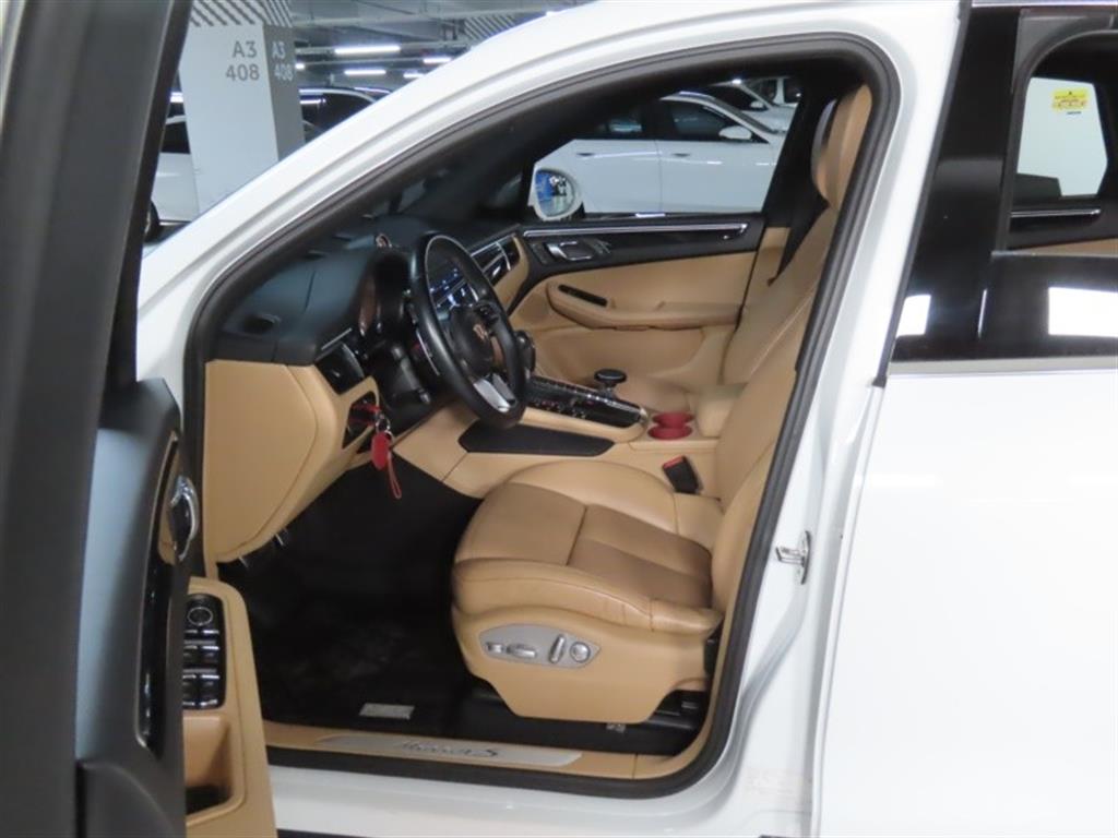 Porsche Macan — photo 12