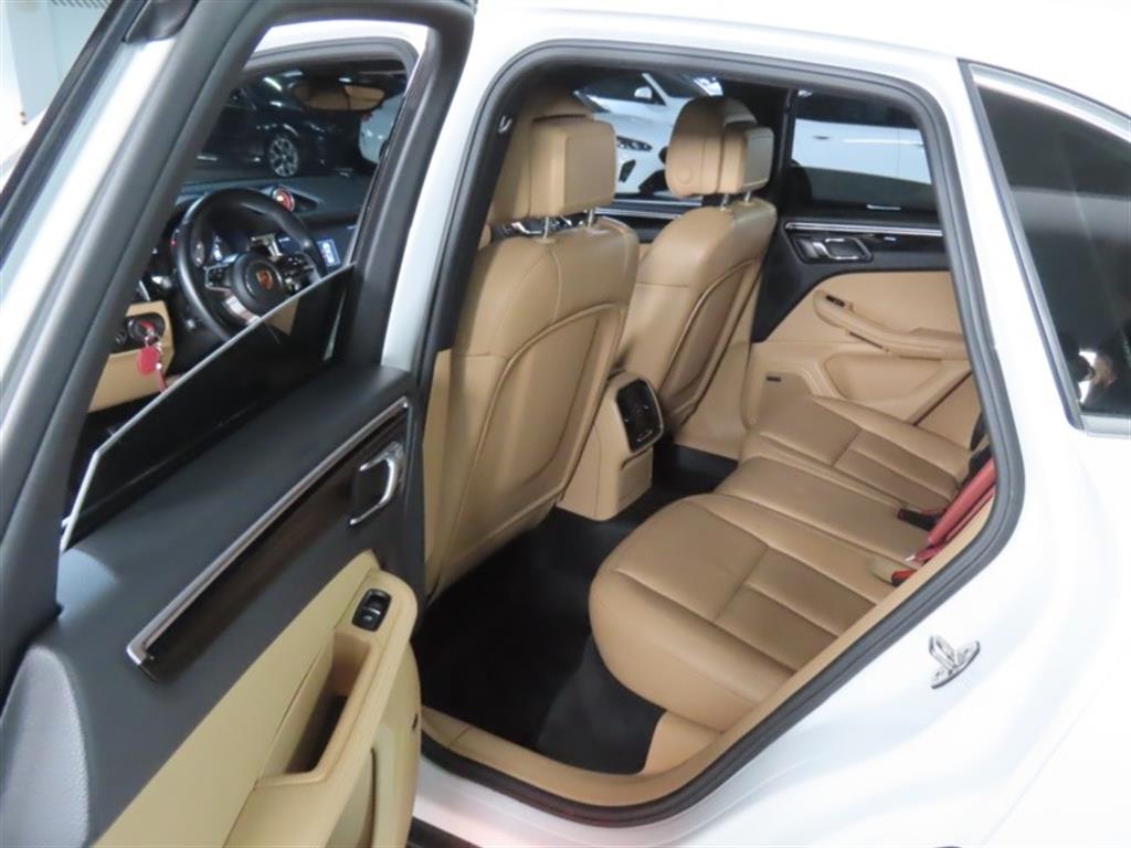 Porsche Macan — photo 13