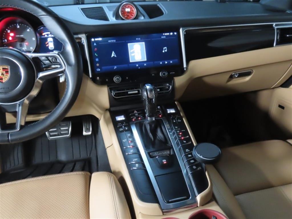 Porsche Macan — photo 15
