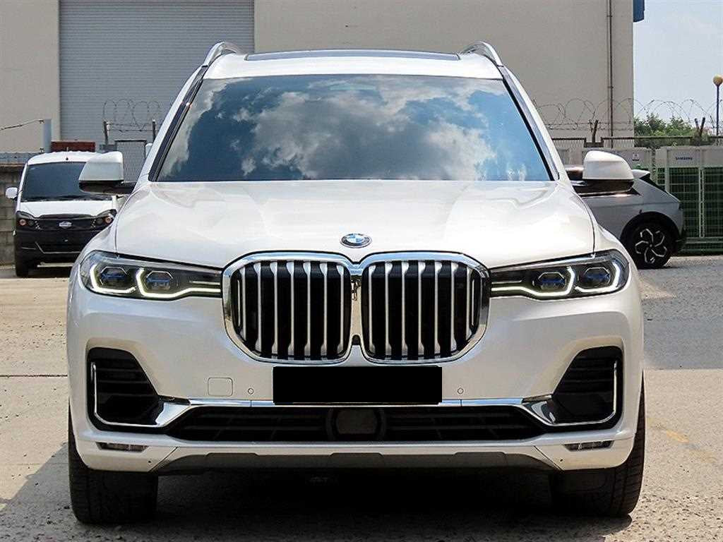 BMW X7 — photo 01