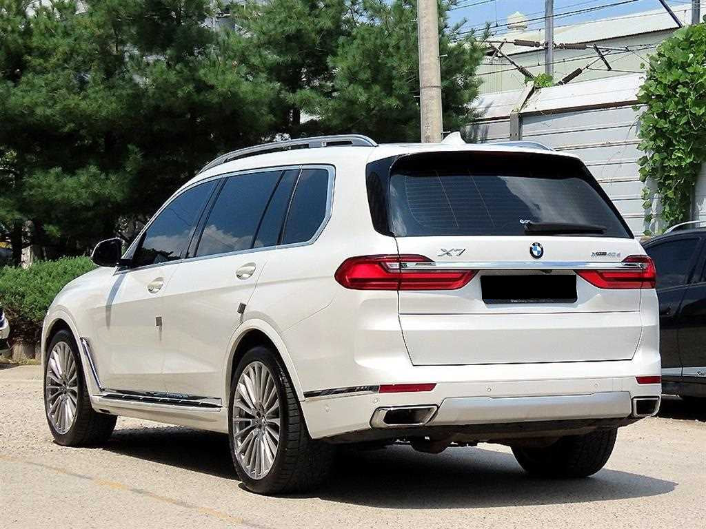 BMW X7 — photo 03