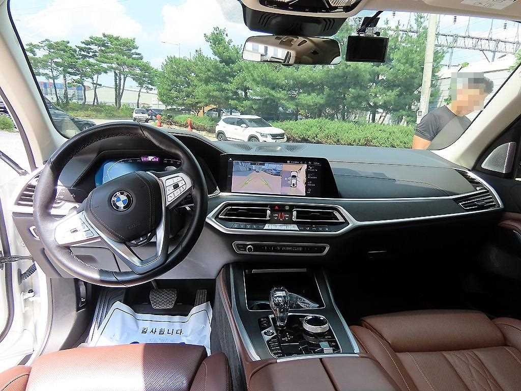 BMW X7 — photo 07