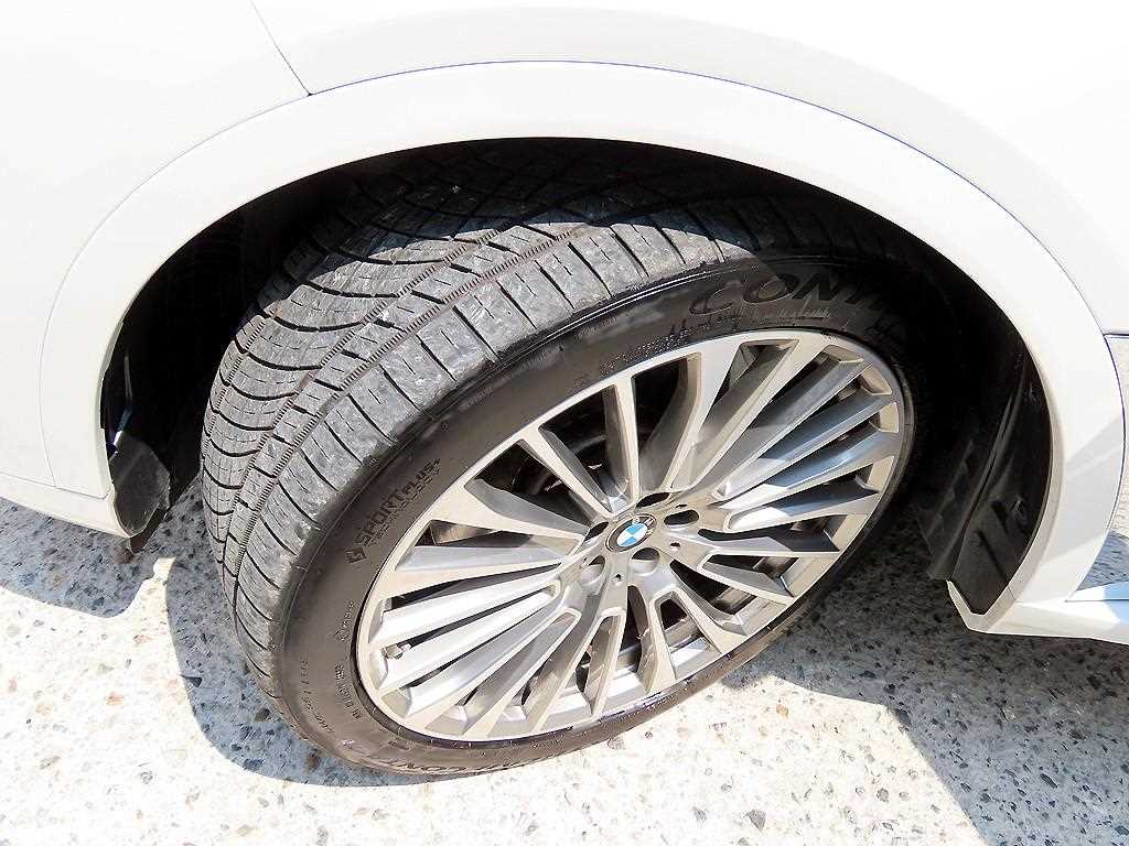 BMW X7 — photo 20