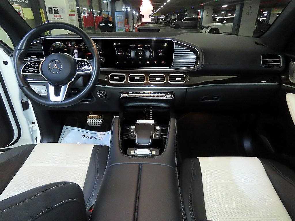 Mercedes-Benz GLE-Class — photo 09
