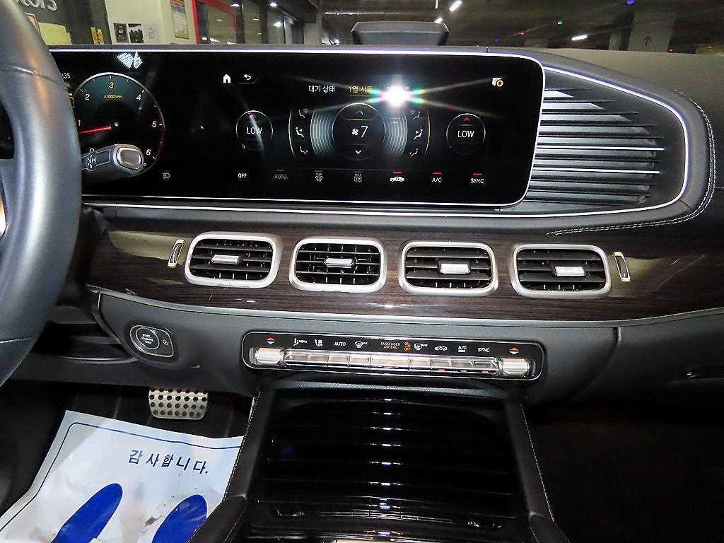 Mercedes-Benz GLE-Class — photo 10