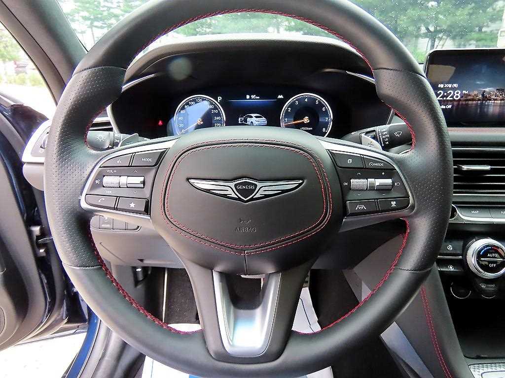 Genesis G70 — photo 08
