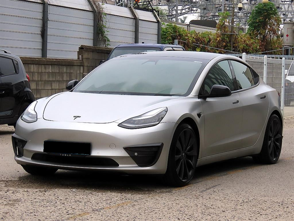 Tesla Model 3 — photo 02